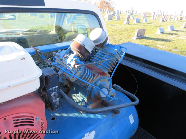 image for item DE5015 2005 Ford F550 Super Duty XL utility truck