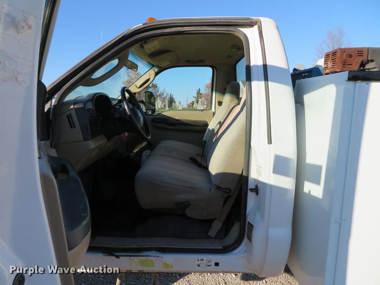 image for item DE5015 2005 Ford F550 Super Duty XL utility truck
