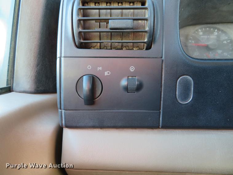 image for item DE5015 2005 Ford F550 Super Duty XL utility truck