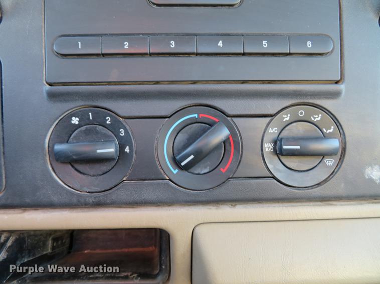 image for item DE5015 2005 Ford F550 Super Duty XL utility truck