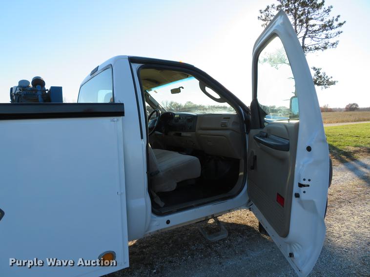 image for item DE5015 2005 Ford F550 Super Duty XL utility truck