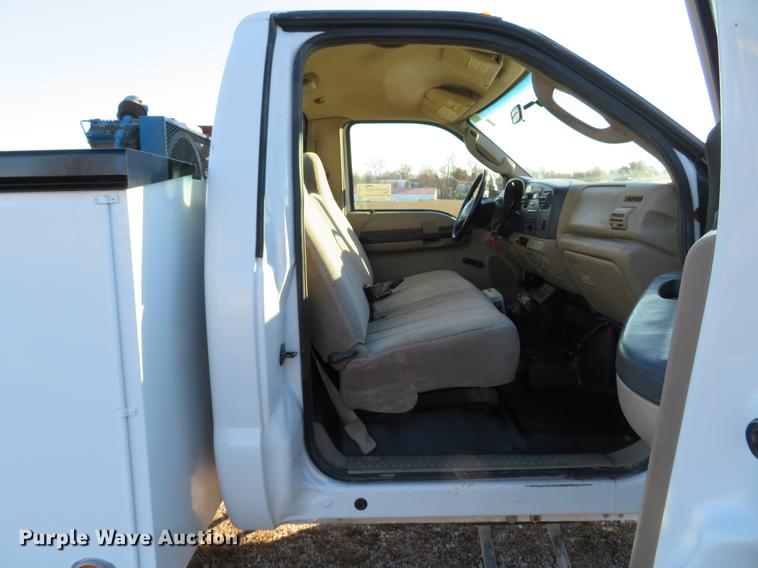 image for item DE5015 2005 Ford F550 Super Duty XL utility truck