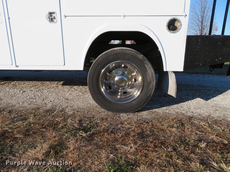 image for item DE5015 2005 Ford F550 Super Duty XL utility truck