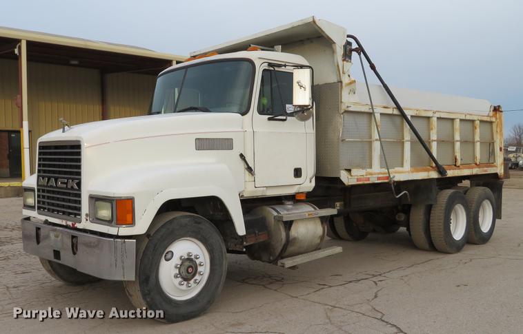 image for item DE5023 1995 Mack CH613 dump truck