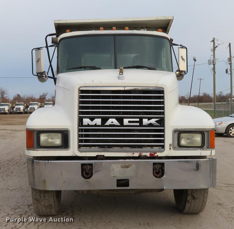 image for item DE5023 1995 Mack CH613 dump truck