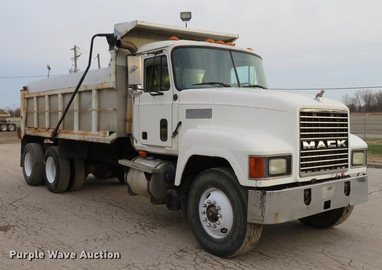 image for item DE5023 1995 Mack CH613 dump truck