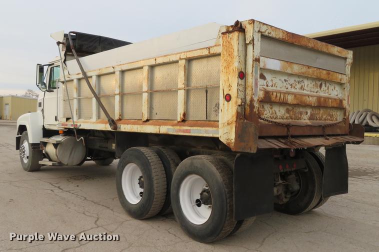 image for item DE5023 1995 Mack CH613 dump truck