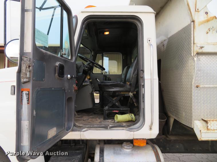 image for item DE5023 1995 Mack CH613 dump truck