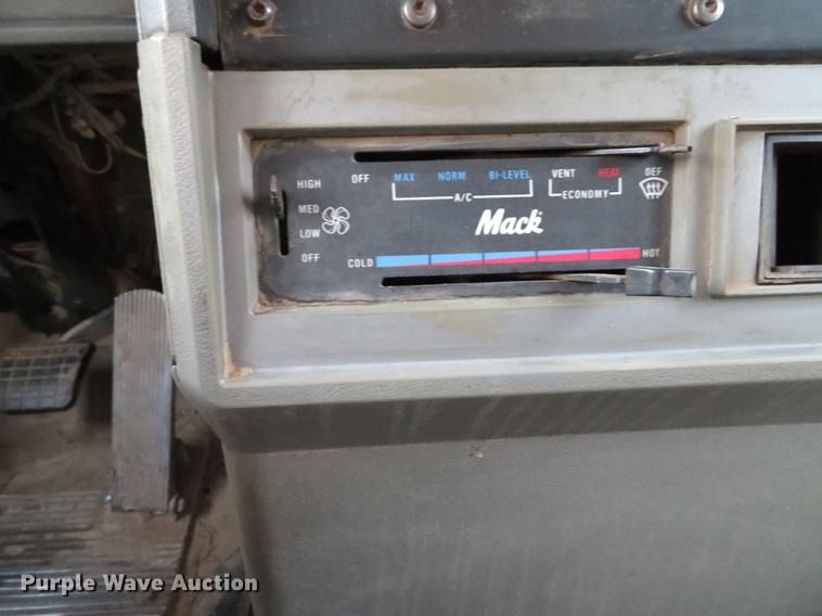 image for item DE5023 1995 Mack CH613 dump truck