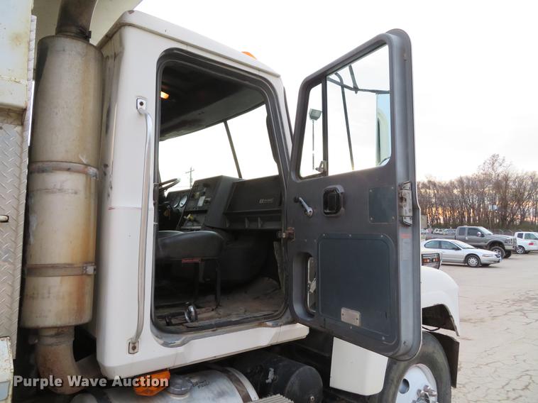 image for item DE5023 1995 Mack CH613 dump truck