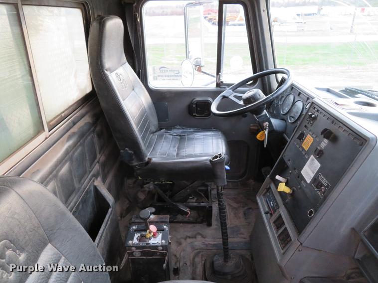 image for item DE5023 1995 Mack CH613 dump truck
