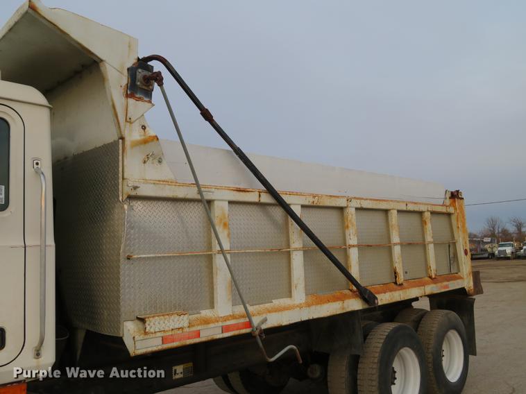 image for item DE5023 1995 Mack CH613 dump truck