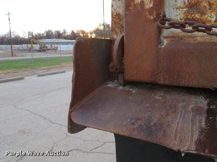 image for item DE5023 1995 Mack CH613 dump truck