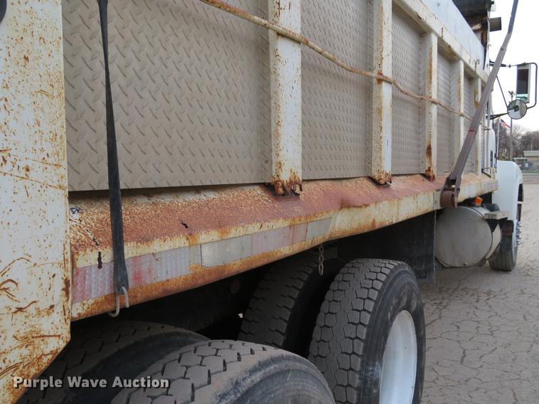 image for item DE5023 1995 Mack CH613 dump truck