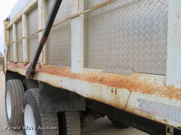 image for item DE5023 1995 Mack CH613 dump truck