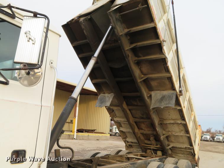 image for item DE5023 1995 Mack CH613 dump truck