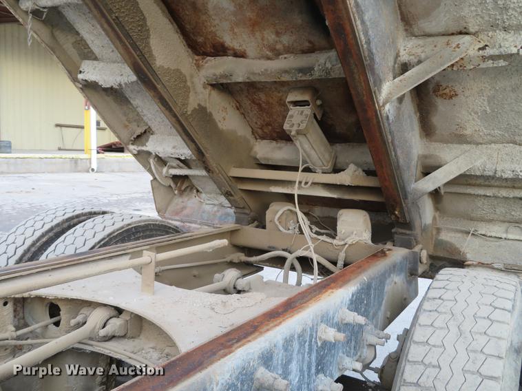 image for item DE5023 1995 Mack CH613 dump truck