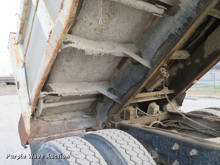 image for item DE5023 1995 Mack CH613 dump truck