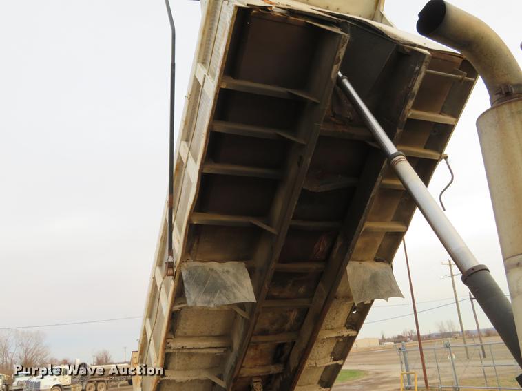 image for item DE5023 1995 Mack CH613 dump truck