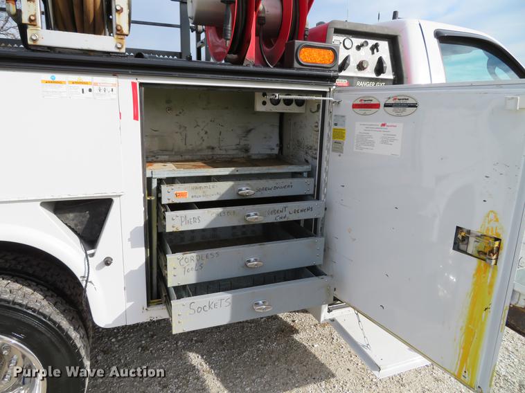 image for item DE5036 2007 Ford F550 Super Duty service truck