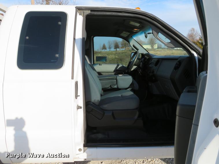 image for item DE5039 2012 Ford F350 Super Duty XL SuperCab service truck