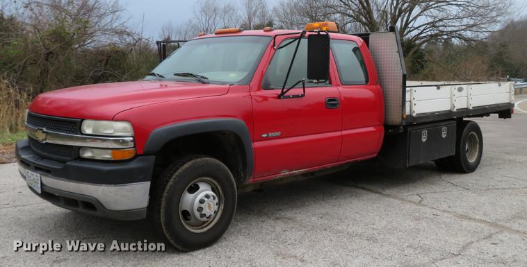 image for item DE5041 2002 Chevrolet Silverado 3500 Ext. Cab flatbed pickup truck