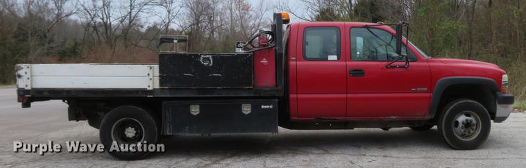 image for item DE5041 2002 Chevrolet Silverado 3500 Ext. Cab flatbed pickup truck