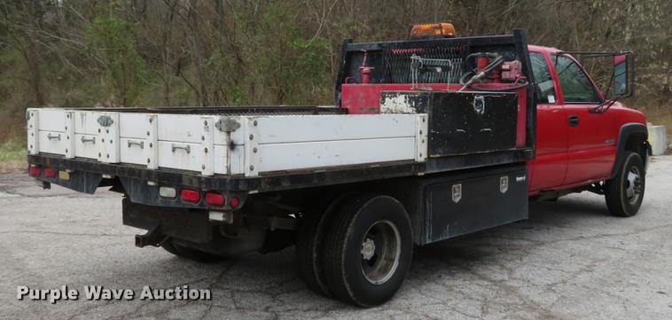 image for item DE5041 2002 Chevrolet Silverado 3500 Ext. Cab flatbed pickup truck