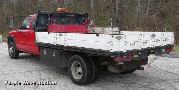 image for item DE5041 2002 Chevrolet Silverado 3500 Ext. Cab flatbed pickup truck