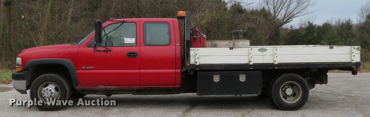 image for item DE5041 2002 Chevrolet Silverado 3500 Ext. Cab flatbed pickup truck