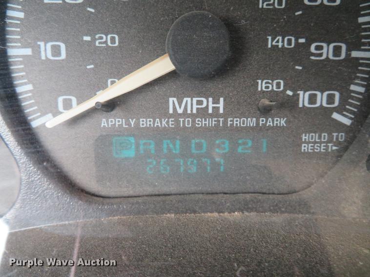 image for item DE5041 2002 Chevrolet Silverado 3500 Ext. Cab flatbed pickup truck