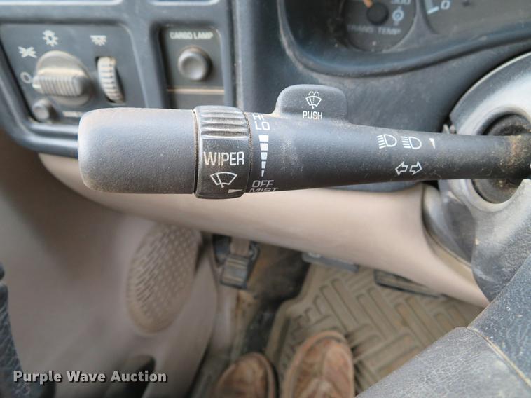 image for item DE5041 2002 Chevrolet Silverado 3500 Ext. Cab flatbed pickup truck