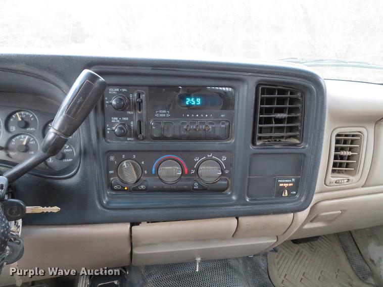 image for item DE5041 2002 Chevrolet Silverado 3500 Ext. Cab flatbed pickup truck