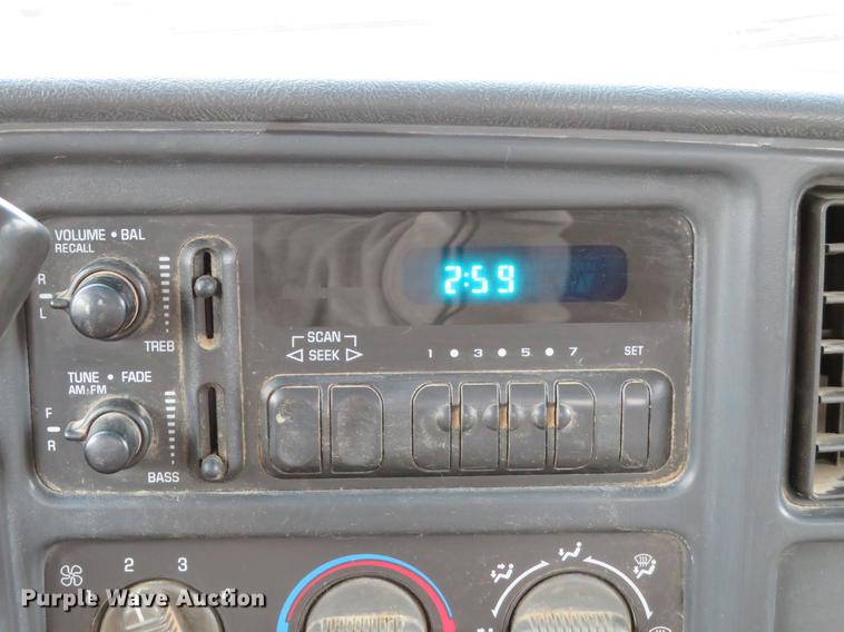 image for item DE5041 2002 Chevrolet Silverado 3500 Ext. Cab flatbed pickup truck