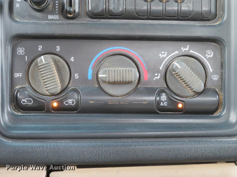 image for item DE5041 2002 Chevrolet Silverado 3500 Ext. Cab flatbed pickup truck