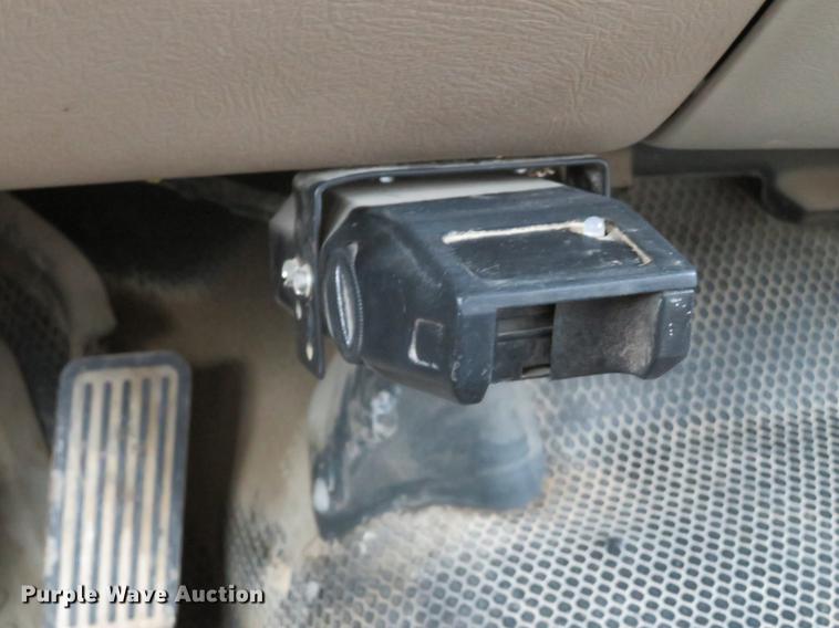 image for item DE5041 2002 Chevrolet Silverado 3500 Ext. Cab flatbed pickup truck