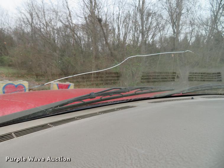 image for item DE5041 2002 Chevrolet Silverado 3500 Ext. Cab flatbed pickup truck