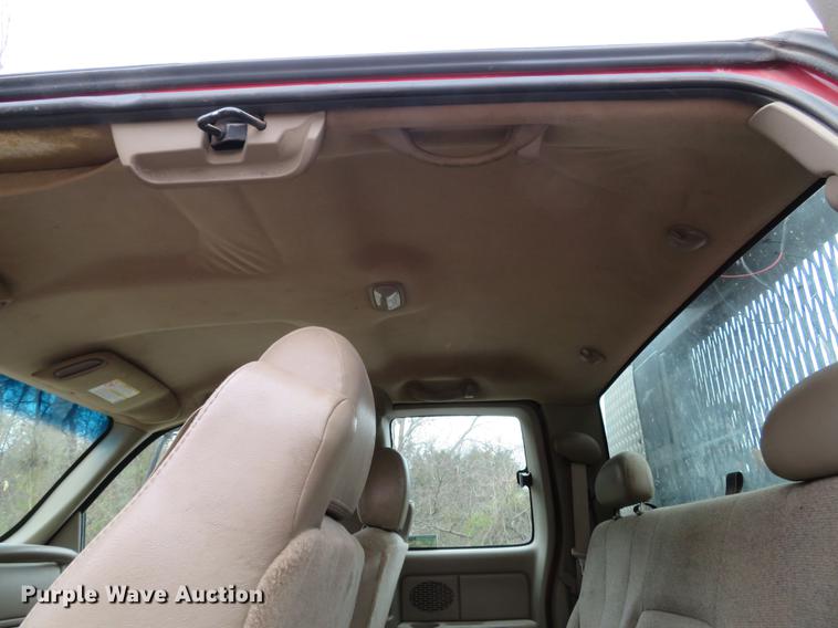 image for item DE5041 2002 Chevrolet Silverado 3500 Ext. Cab flatbed pickup truck