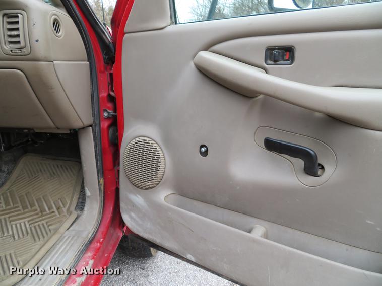 image for item DE5041 2002 Chevrolet Silverado 3500 Ext. Cab flatbed pickup truck