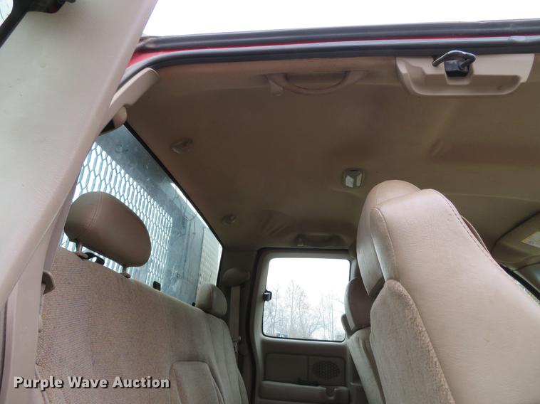 image for item DE5041 2002 Chevrolet Silverado 3500 Ext. Cab flatbed pickup truck