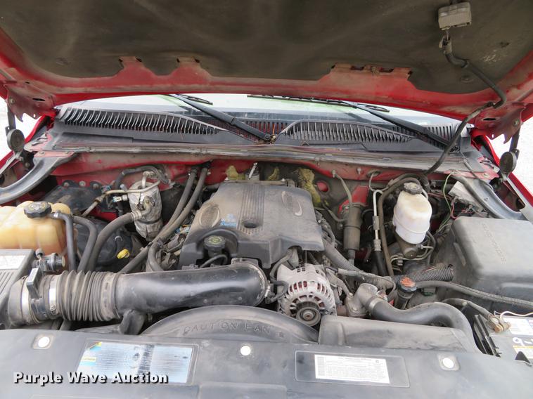 image for item DE5041 2002 Chevrolet Silverado 3500 Ext. Cab flatbed pickup truck