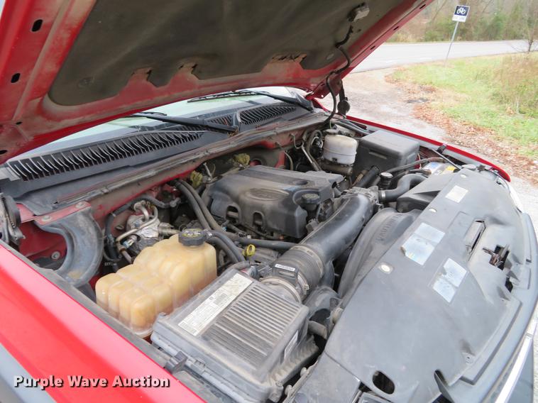 image for item DE5041 2002 Chevrolet Silverado 3500 Ext. Cab flatbed pickup truck