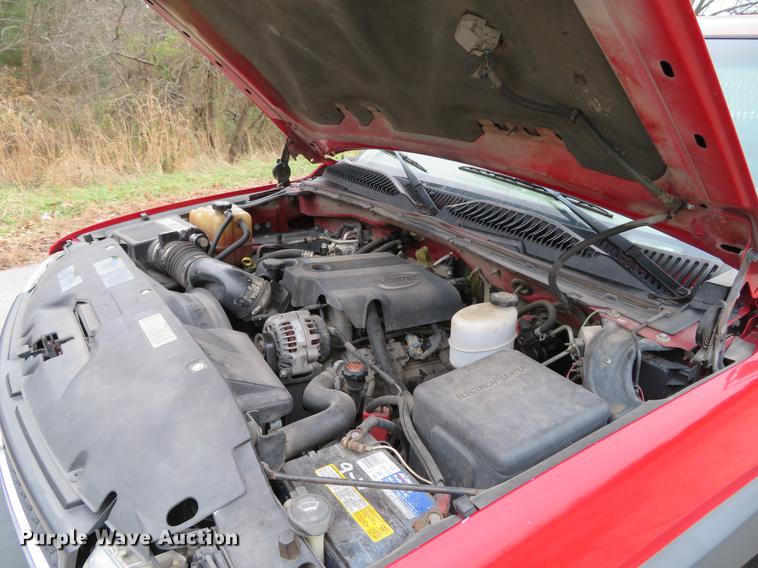 image for item DE5041 2002 Chevrolet Silverado 3500 Ext. Cab flatbed pickup truck