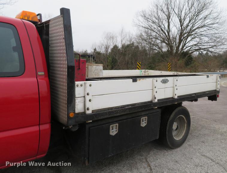 image for item DE5041 2002 Chevrolet Silverado 3500 Ext. Cab flatbed pickup truck
