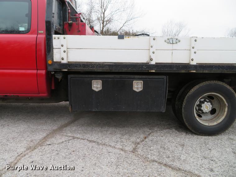 image for item DE5041 2002 Chevrolet Silverado 3500 Ext. Cab flatbed pickup truck