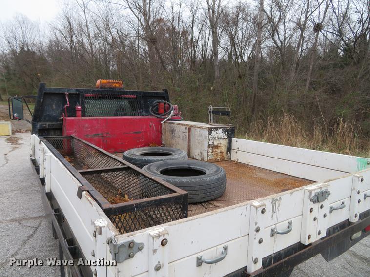 image for item DE5041 2002 Chevrolet Silverado 3500 Ext. Cab flatbed pickup truck