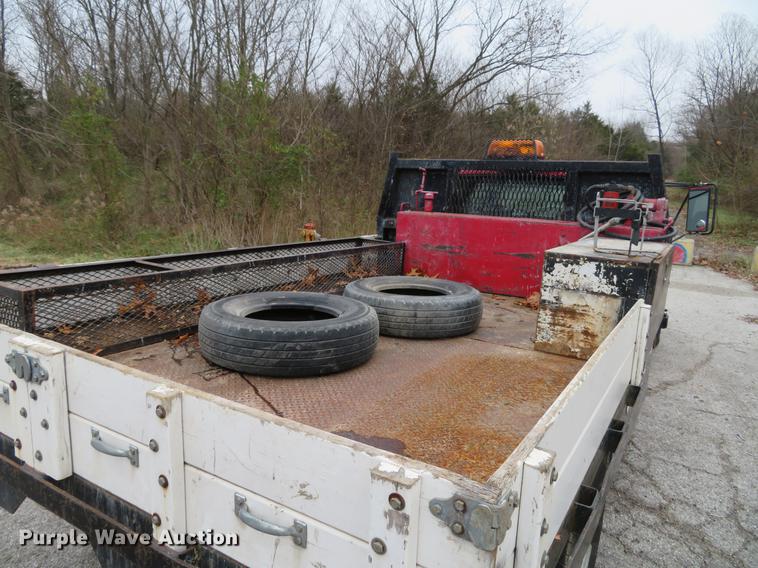 image for item DE5041 2002 Chevrolet Silverado 3500 Ext. Cab flatbed pickup truck