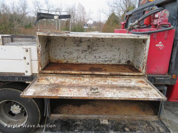 image for item DE5041 2002 Chevrolet Silverado 3500 Ext. Cab flatbed pickup truck