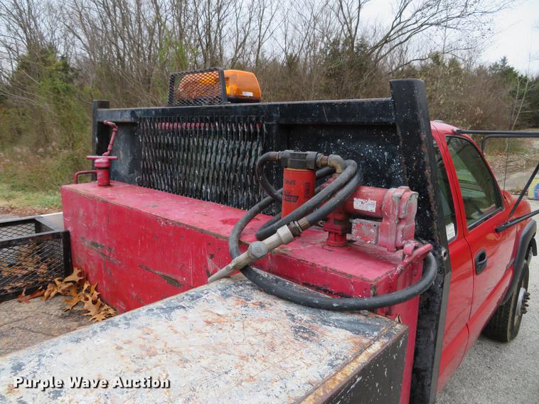 image for item DE5041 2002 Chevrolet Silverado 3500 Ext. Cab flatbed pickup truck