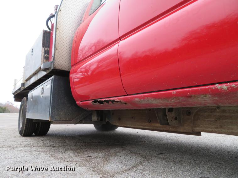 image for item DE5041 2002 Chevrolet Silverado 3500 Ext. Cab flatbed pickup truck